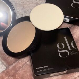 Glo Skin Beauty Pressed Base - Beige
